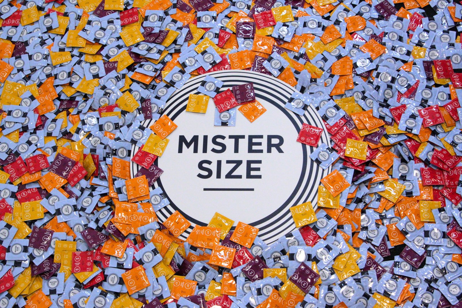 Diferentes preservativos de Mister Size com diferentes larguras nominais